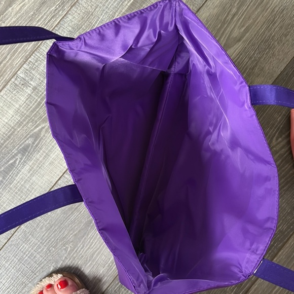 Clinique Vibrant Purple Tote with Pink Accent - Picture 6 of 6